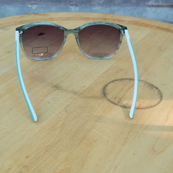 Cole Haan CH7082 Sunglasses - Picture 4 of 11